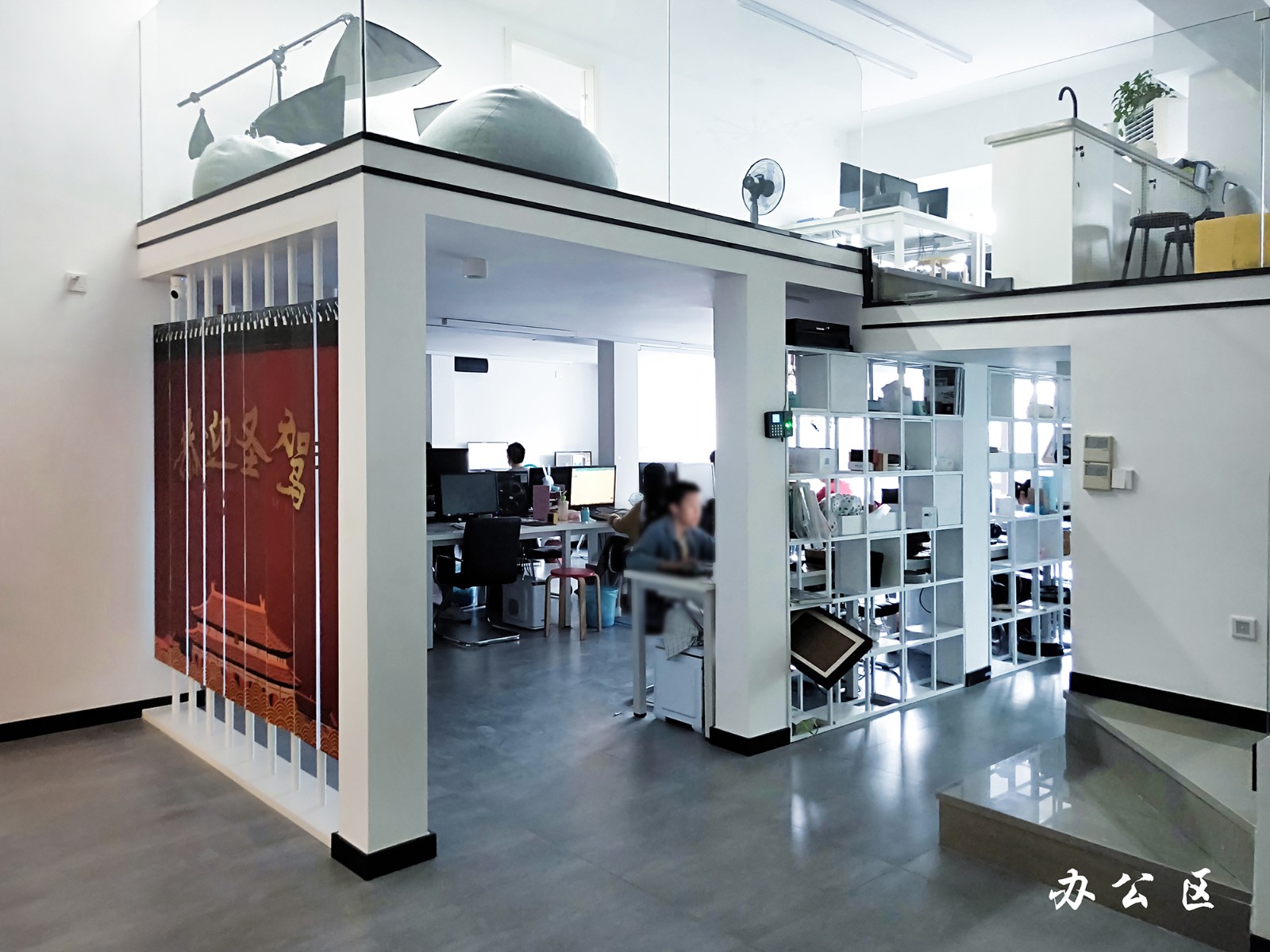 办公区300300.jpg